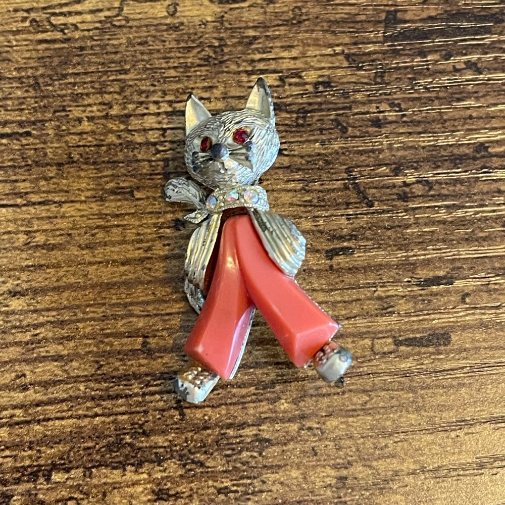 Vintage cat pin/brooch